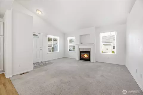 Living - 1550 Mountain View Dr #C, Enumclaw, WA 98022 photo 2 of 5