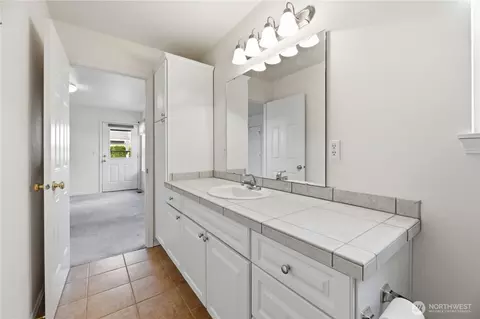 Bath - 1550 Mountain View Dr #C, Enumclaw, WA 98022 photo 3 of 4