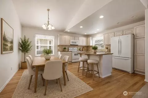 Dining - 1550 Mountain View Dr #C, Enumclaw, WA 98022 photo 1 of 1