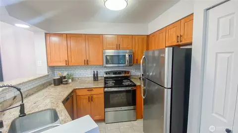 Kitchen - 15300 112th Ave NE #B108, Bothell, WA 98011 photo 2 of 4