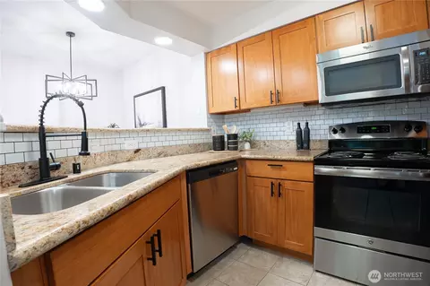 Kitchen - 15300 112th Ave NE #B108, Bothell, WA 98011 photo 3 of 4