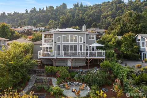 25764 Gold Beach Dr SW, Vashon, WA 98070
