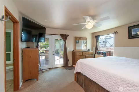 Bedroom - 870 Thorton Dr, Sequim, WA 98382 photo 4 of 4