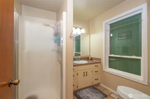 Bath - 870 Thorton Dr, Sequim, WA 98382 photo 3 of 4