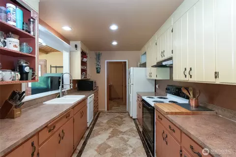 Kitchen - 870 Thorton Dr, Sequim, WA 98382 photo 1 of 3