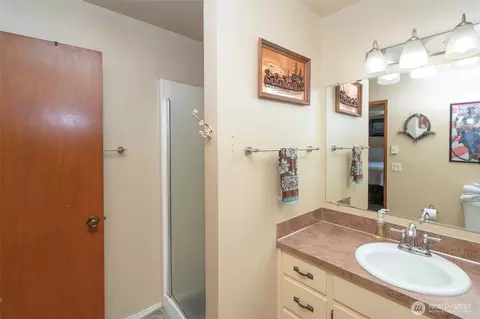 Bath - 870 Thorton Dr, Sequim, WA 98382 photo 4 of 4