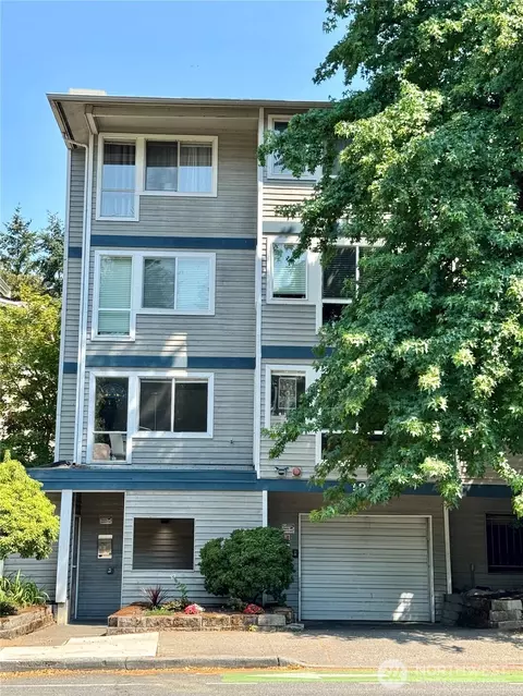 12026 15th Ave NE #304, Seattle, WA 98125