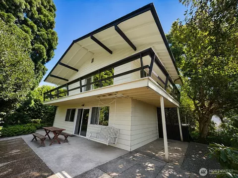 1107 Sequalish St, Steilacoom, WA 98388