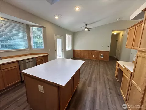 Kitchen - 25322 39th Ave E, Spanaway, WA 98387 photo 4 of 4