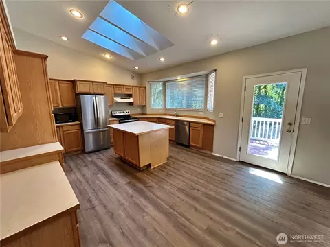 Kitchen - 25322 39th Ave E, Spanaway, WA 98387 photo 2 of 4
