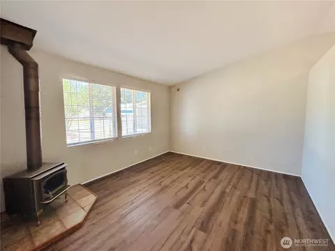 Living - 25322 39th Ave E, Spanaway, WA 98387 photo 2 of 6