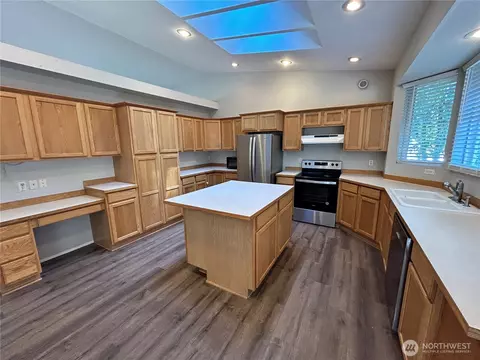 Kitchen - 25322 39th Ave E, Spanaway, WA 98387 photo 3 of 4