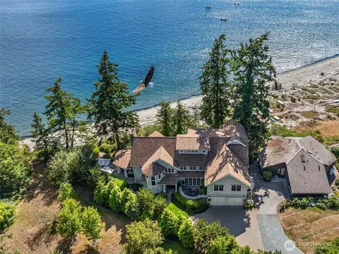 5608 Tara Dr, Freeland, WA 98249