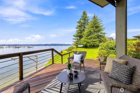 7415 Boston Harbor Rd NE #1, Olympia, WA 98506