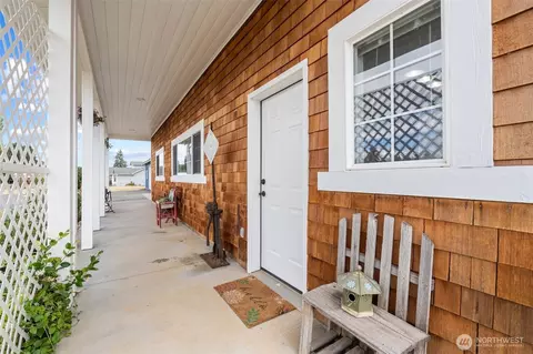 Exterior - 120 Kakela Rd, Winlock, WA 98596 photo 2 of 9