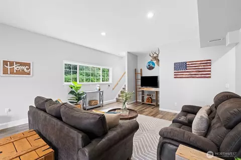 Living - 120 Kakela Rd, Winlock, WA 98596 photo 3 of 4