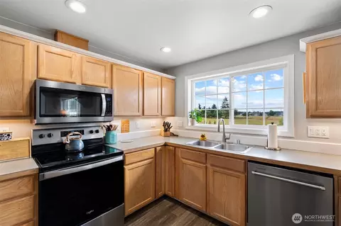 Kitchen - 120 Kakela Rd, Winlock, WA 98596 photo 1 of 3
