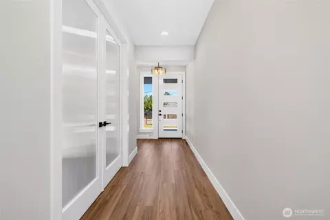 Entry Way - 17840 86th Ave NE, Bothell, WA 98011 photo 3 of 3
