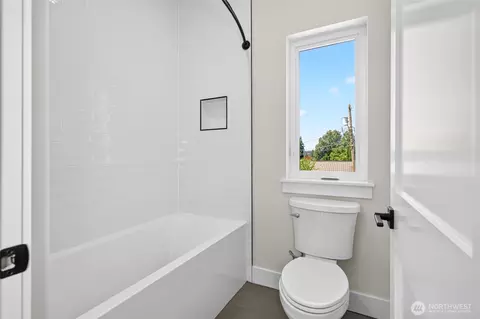 Bath - 17840 86th Ave NE, Bothell, WA 98011 photo 4 of 6