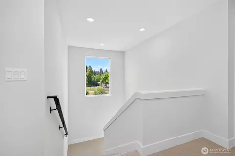 Entry Way - 17840 86th Ave NE, Bothell, WA 98011 photo 2 of 3