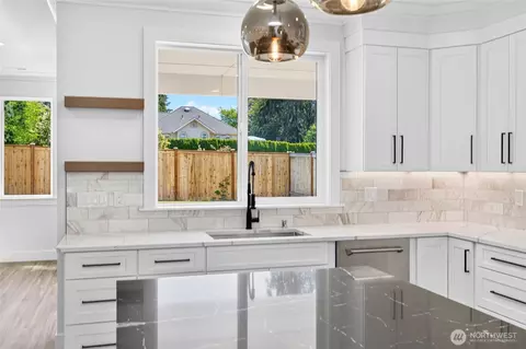 Kitchen - 17840 86th Ave NE, Bothell, WA 98011 photo 3 of 4