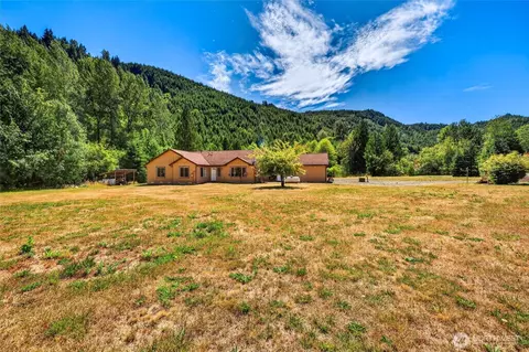 133 Lost Creek Dr, Glenoma, WA 98336
