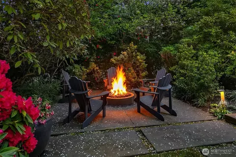 Exterior - 2017 Parkside Dr E, Seattle, WA 98112 photo 7 of 12