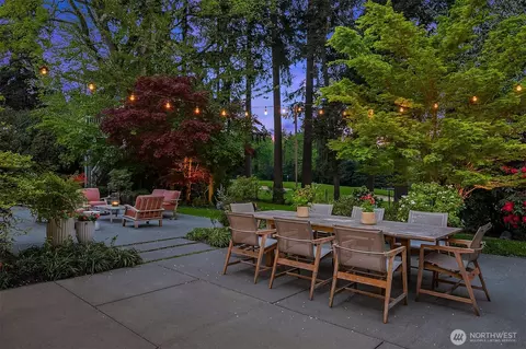 Exterior - 2017 Parkside Dr E, Seattle, WA 98112 photo 8 of 12