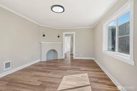 Living - 3015 Dover St, Longview, WA 98632 photo 2 of 4