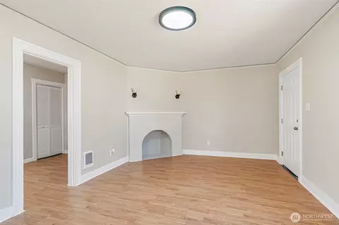 Living - 3015 Dover St, Longview, WA 98632 photo 4 of 4