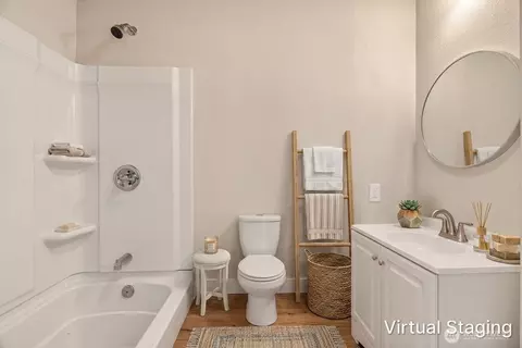 Bath - 3015 Dover St, Longview, WA 98632 photo 3 of 4