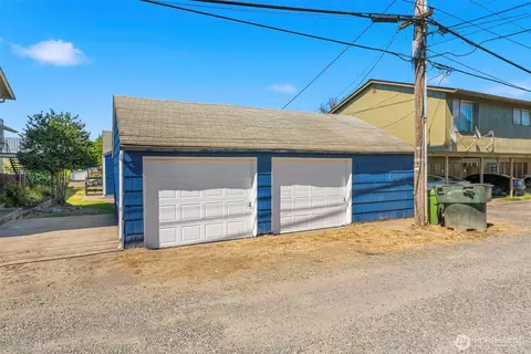 Exterior - 3015 Dover St, Longview, WA 98632 photo 3 of 3