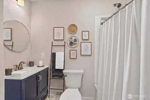 Bath - 3015 Dover St, Longview, WA 98632 photo 1 of 4