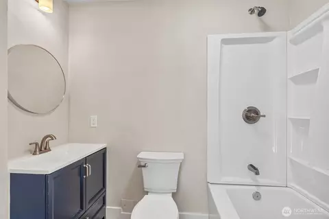 Bath - 3015 Dover St, Longview, WA 98632 photo 2 of 4