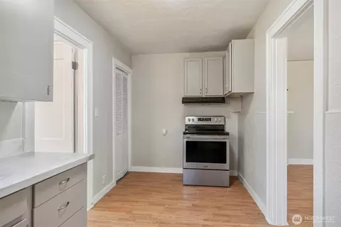 Kitchen - 3015 Dover St, Longview, WA 98632 photo 2 of 2