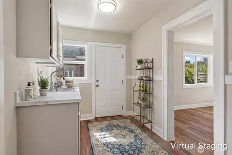 Entry Way - 3015 Dover St, Longview, WA 98632 photo 2 of 3