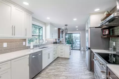 Kitchen - 16925 Spanaway Loop Rd S, Spanaway, WA 98387 photo 3 of 4