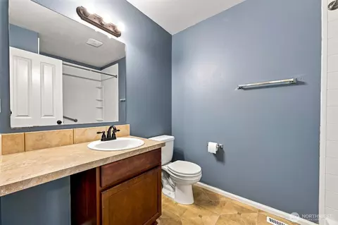 Bath - 1404 Daffodil Ave NE, Orting, WA 98360 photo 2 of 4