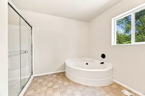 Bath - 1404 Daffodil Ave NE, Orting, WA 98360 photo 4 of 4