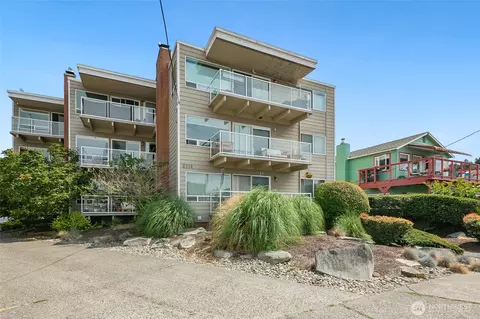 2514 57th Ave SW #203, Seattle, WA 98116