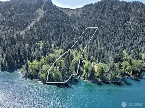2070 W Cushman Ridge Dr, Hoodsport, WA 98548