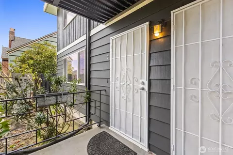Exterior - 3217 Norton Ave, Everett, WA 98201 photo 2 of 4