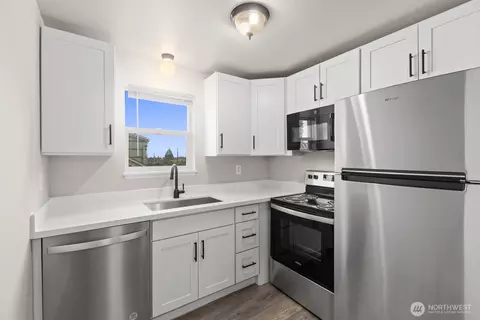Kitchen - 3217 Norton Ave, Everett, WA 98201 photo 2 of 3
