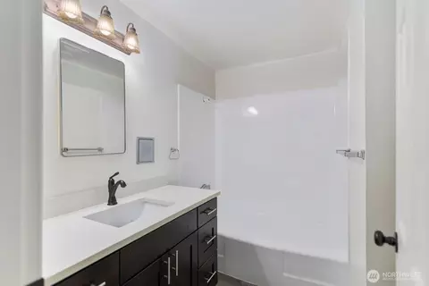 Bath - 3217 Norton Ave, Everett, WA 98201 photo 3 of 3
