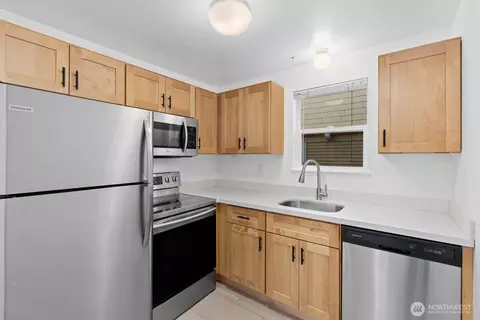 Kitchen - 3217 Norton Ave, Everett, WA 98201 photo 1 of 3