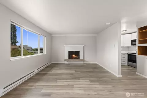 Living - 3217 Norton Ave, Everett, WA 98201 photo 5 of 8