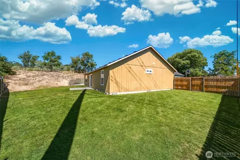 Exterior - 809 Clark Ct, Walla Walla, WA 99362 photo 4 of 4