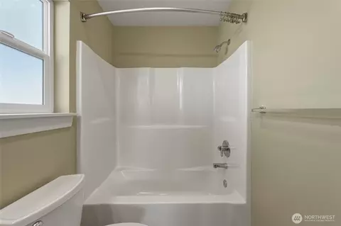 Bath - 809 Clark Ct, Walla Walla, WA 99362 photo 2 of 3