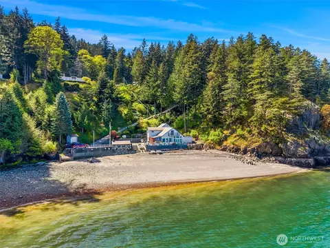 1442 Seacrest Dr, Lummi Island, WA 98262