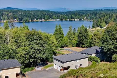6110 Lakemont Ln, Bremerton, WA 98312